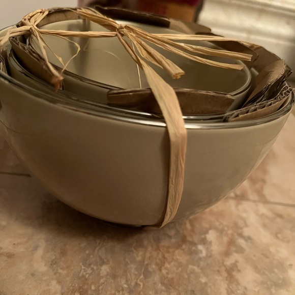 BNIB Set of 3 Nesting Bowls - Mink Mix - Picture 7 of 7